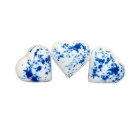 Distribuzione di bagni effervescenti a forma di cuore con sensazione blu