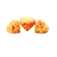 Produttore di bombe effervescenti bicolore a forma di cuore.